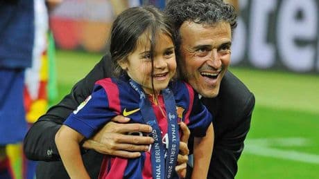 PSG-trainer Enrique koestert herinnering aan overleden dochter (9): ’Spiritueel is ze er’