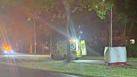 Politie doet onderzoek naar overleden persoon bij ongeluk in Oss, auto en fatbike betrokken