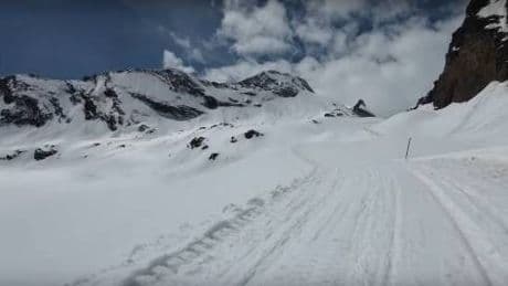 La scoperta choc in Svizzera: 5 cadaveri trovati per caso nella neve