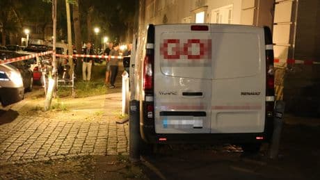 Berlin-Charlottenburg - Mann nach Streit mit Transporter umgefahren!