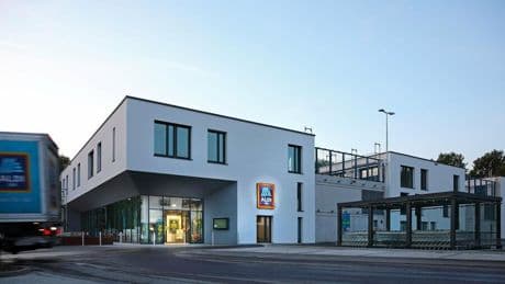 Immobilien : Über den Dächern von Aldi: So viel Potenzial steckt in Wohnungen auf Supermärkten