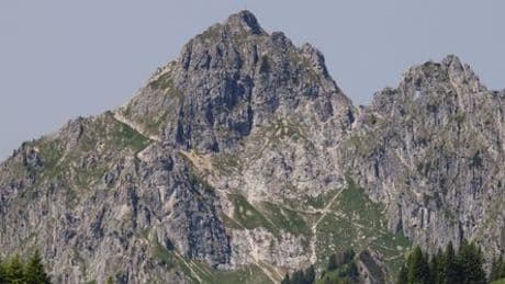 Bayern: Frau stürzt in den Ammergauer Alpen in den Tod