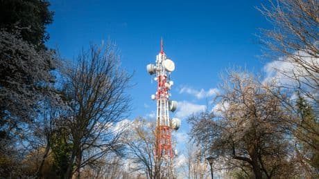 Movistar acelera y distancia a sus rivales en el 5G rápido