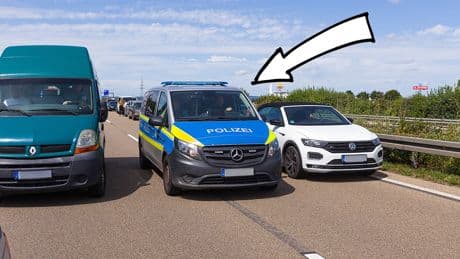 Gesetzlich vorgeschrieben: Rechte-Hand-Trick hilft bei Stau
