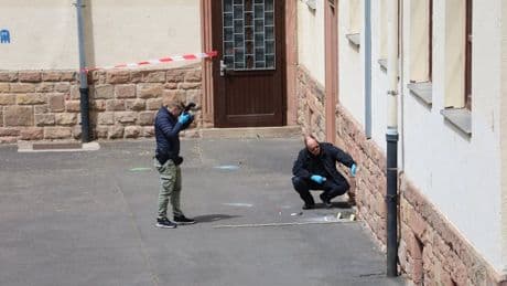 In Hessen - Lebensgefahr! Mädchen (9) stürzt aus Schulfenster