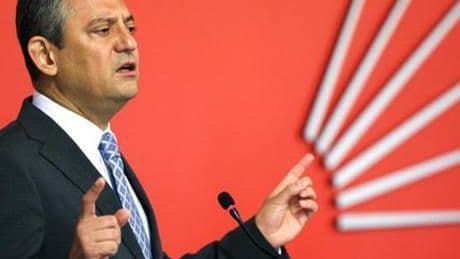 CHP Lideri Özgür Özel, parti genel merkezi önünde konuştu: 'Hiçbir rakibimize mal etmiyorum'