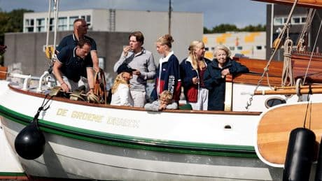 LIVE | Sail: ook prinses Beatrix op De Groene Draeck, uur vertraging op A10