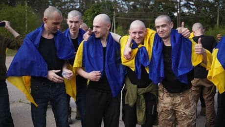 Ucrania y Rusia intercambian 390 de los 1.000 prisioneros de guerra cuyo canje recíproco fue acordado en Estambul