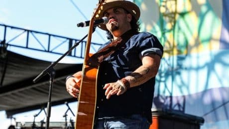 Country singer admits ‘I’m not ok’ after being removed from stage by police