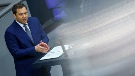 Bundesregierung: Finanzminister Klingbeil bringt seinen ersten Haushalt ein