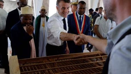 A Mayotte, où la reconstruction se fait attendre, Emmanuel Macron annonce un plan de « refondation » de plus de 3 milliards d’euros