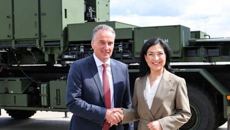 Wie Katherina Reiche jetzt auf Rüstungsministerin macht