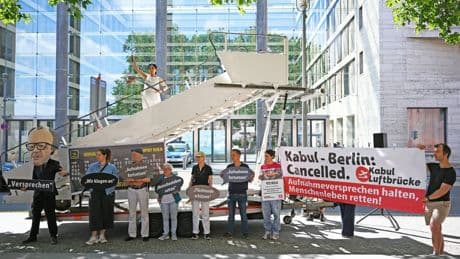 Bundesregierung muss Afghanen mit Zusage Visa erteilen