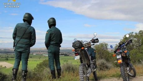 La multa de hasta 3.000 euros que pueden ponerte por circular por caminos de tierra fuera de la carretera