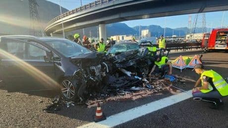 Incidente Torino-Bardonecchia, auto contromano in autostrada: un morto e tre feriti. Alla guida un ottantenne