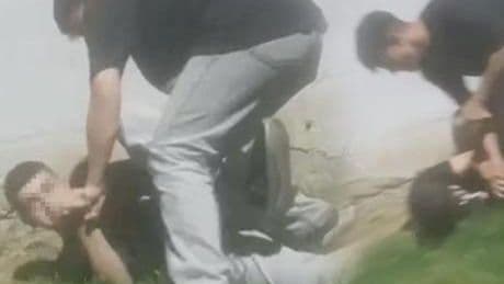 Çocuk parkında akran zorbalığı! Defalarca yüzünü yumrukladı