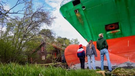 Un cargo de 135 mètres s'est échoué cette nuit dans le jardin d'un Norvégien sans le réveiller