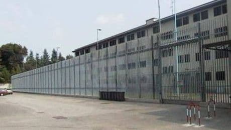 Fiamme nel carcere di Busto Arsizio. Sei agenti aggrediti da due detenuti