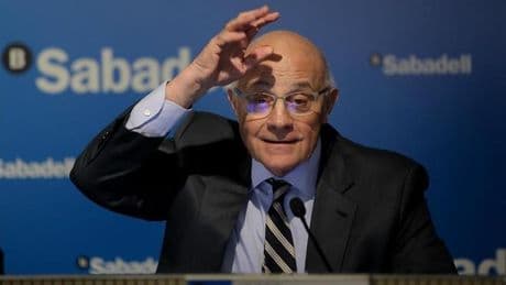 Josep Oliu confía en que el Gobierno tenga en cuenta los "perjuicios" de la opa del BBVA