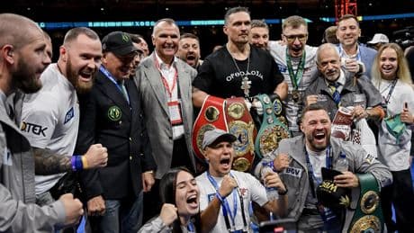 Volodimir Zelenski feliciteert Oleksandr Usyk met uniek kwartet: ’Gevochten met Oekraïne in je hart’