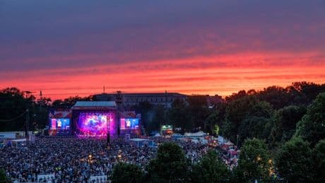 Gewitter, Schauer und Wolken: Wetter bleibt unbeständig - Festivals erwartet Regen