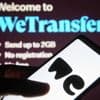 WeTransfer past gebruiks­voor­waarden opnieuw aan na kritiek over doorverkopen en AI-training: ‘Content blijft je eigendom’