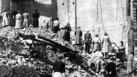 Kampf um Gleichberechtigung: Ende des Krieges – Aufbruch der Frauen?
