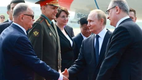 Putin in Cina, media: "Erdogan potrebbe offrirgli mediazione". Incontro Xi-Modi: "Manteniamo la pace"