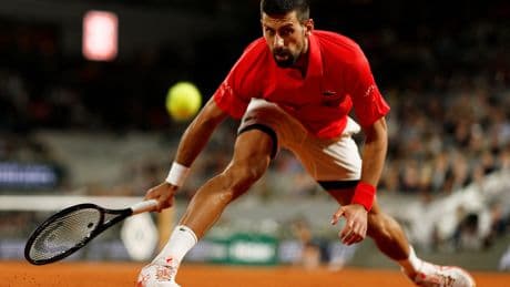 Hay una leyenda suelta por París, entre los cuatro más fuertes: el eterno Djokovic tumba a Zverev