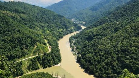 Hindistan'da arazi aracı su kanalına düştü: 11 ölü