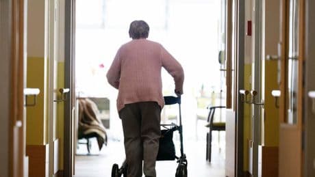Pflegeversicherung: „Nachhaltige Finanzierung“ – Bund und Länder nehmen neuen Anlauf für Pflegereform