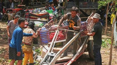 Thailandia-Cambogia, altissima tensione: "Rifiuto mediazione ma favorevoli ai colloqui diretti". Governo thailandese decreta la legge marziale