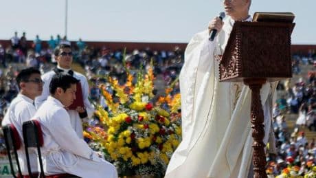 Gummistiefel und klare Worte – Was den neuen Papst in Peru so populär machte