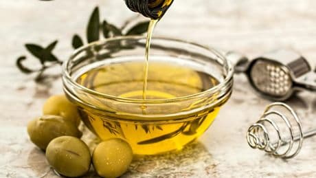 Hemos descubierto una relación entre aceite de oliva y riesgo de muerte por demencia, un punto a favor de la dieta mediterránea