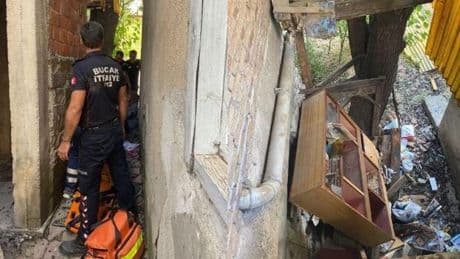 Tatilde balkon faciası! Anne ve kızı yaralandı