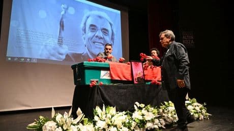 Yönetmen Ali Özgentürk, Adana'da son yolculuğuna uğurlandı