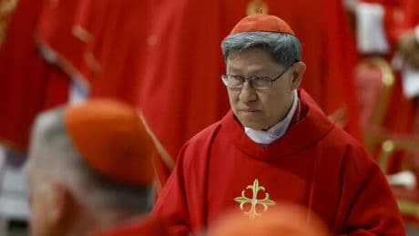 Tagle, il retroscena su Prevost nel Conclave: «Mi chiedeva cosa fare, dopo l'ultimo voto aveva il respiro profondo. Gli ho offerto una caramella»