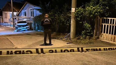Otomobilinde silahlı saldırıya uğrayan kişi ağır yaralandı