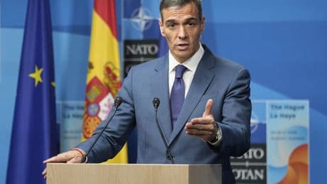 Sánchez confirma que quiere ser candidato en las próximas generales &quot;en 2027&quot; y asegura que sigue teniendo mayoría en el Congreso