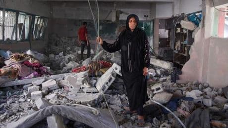 Une école de la bande de Gaza détruite par un bombardement israélien, au moins 36 personnes tuées, selon la défense civile palestinienne