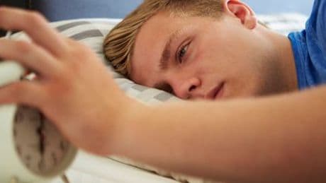 Schule und Schlaf: Bitte nur noch fünf(zig) Minuten