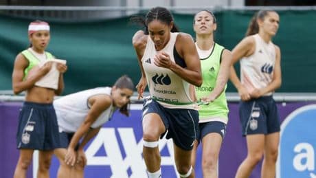 España ya prepara el duelo contra Alemania con el nuevo balón de las semifinales