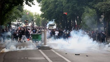 "Un bonheur transformé en enfer": Darmanin déplore les violences après le sacre du PSG... et des condamnations trop faibles