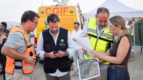 La presidenta de Extremadura elogia a los bomberos enviados por Catalunya: "Han luchado contra este incendio como si se tratara de su propia tierra"