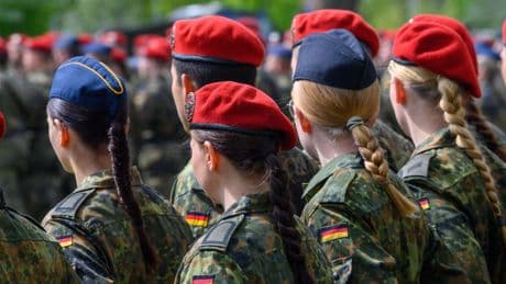 Bundeswehr: Warum wären Frauen in Deutschland von der Wehrpflicht ausgenommen?