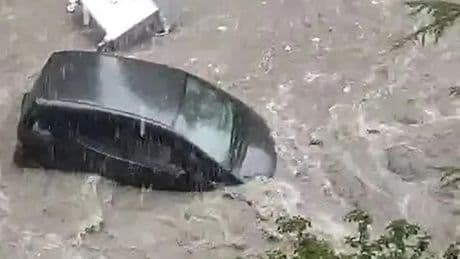 Ankara’da kâbus gecesi! Evleri su bastı, bir binanın duvarı çöktü, 1 kişi yaralandı!