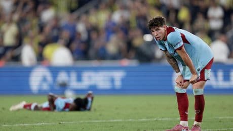 Turkse media zien Feyenoord bezwijken tegen Fenerbahçe: ’Vernietigende nederlaag’