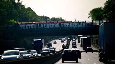 Foot: l’Olympique Lyonnais relégué en Ligue 2, les supporters en colère