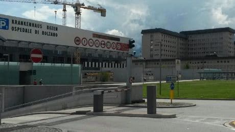 Bolzano, morti due neonati in ospedale per infezione batterica a distanza di poche ore: aperta un'inchiesta