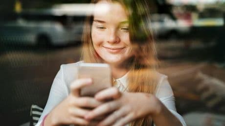 Künstliche Intelligenz: Aktion Mensch entwickelt Chatbot gegen diskriminierende Sprache